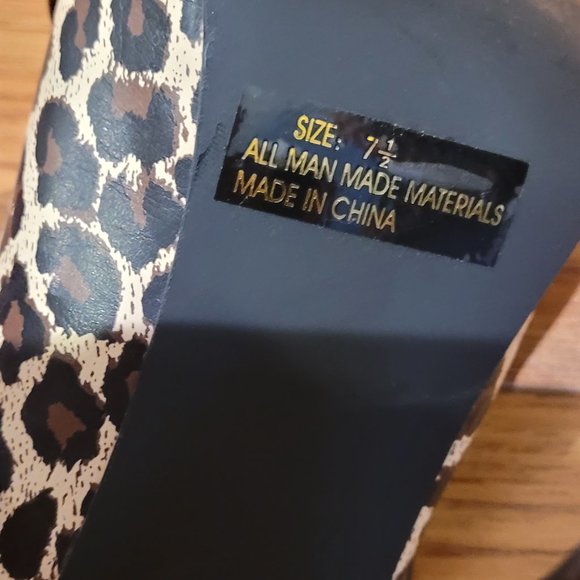 QUPID Leopard Print Heels size 7.5 - Picture 3 of 3